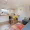 Stylish Bakewell apartment -walk to cafes and river