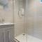 Stylish Bakewell apartment -walk to cafes and river