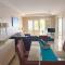 The White Pearl Apartment Direct Ocean Views Top Floor