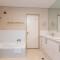 The White Pearl Apartment Direct Ocean Views Top Floor