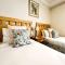 10 CBD Resort 2BR Secure Suite Pool Gym & Parking
