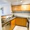 10 CBD Resort 2BR Secure Suite Pool Gym & Parking