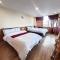 Gombo Hideaway