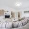 Hometown Apartment by PikHost