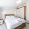 Rooftop Apartment with Private Pool by PikHost