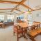 Bowen. Hot Tub, Pets OK, Well Maintained, Short Walk to Beach, WiFi