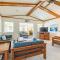 Bowen. Hot Tub, Pets OK, Well Maintained, Short Walk to Beach, WiFi