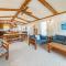 Bowen. Hot Tub, Pets OK, Well Maintained, Short Walk to Beach, WiFi