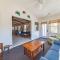 Bowen. Hot Tub, Pets OK, Well Maintained, Short Walk to Beach, WiFi