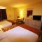 Econo Lodge Inn & Suites Maingate Central