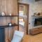 Designer Family Chalet I 5 min walk to Ski Lifts & 1 min to Shops I Mountain View