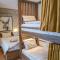 Designer Family Chalet I 5 min walk to Ski Lifts & 1 min to Shops I Mountain View
