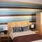 The Warwick Arms Hotel