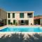 Villa Marta Luxury House with Heated Pool