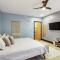 King suite with Jacuzzi West of St Louis