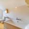 4 Bed in Holt oc-87148