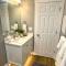 Cozy unit King bed & laundry