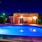 Holiday home Orange with heated pool and parking
