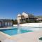 Dolphins Song -Corolla, Villages at Ocean Hill, 350 Yds to Beach, Pets OK, Hot Tub, Community Pools