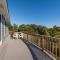 Dolphins Song -Corolla, Villages at Ocean Hill, 350 Yds to Beach, Pets OK, Hot Tub, Community Pools