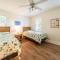 Dolphins Song -Corolla, Villages at Ocean Hill, 350 Yds to Beach, Pets OK, Hot Tub, Community Pools