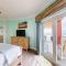 Paradise Shores 200