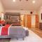 Hillside Hideaway - game rm - master spa - Luxury