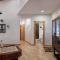 Hillside Hideaway - game rm - master spa - Luxury