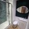 Stylish flat in central Tenby & free parking