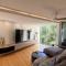 Pandanus Beach House - Direct Beach Access