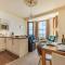 2 Bed in Tenby oc-fb233