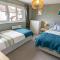 Oceanside Sleeps 6 Walk to Beach Stylish