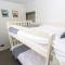 Oceanside Sleeps 6 Walk to Beach Stylish