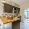2 Bed in Richmond oc-83085