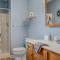 Creekview Cabin - Hot Tub, EV Station, Pet Friendly, Screen Porch, Wifi, Grill, Fire Pit, Deck, Family Friendly, Game Room, King Bed