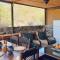 Tula Retreat - Secluded Karoo Escape - Hot Tub - Private Boat Arrival