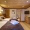 Chalet Cristalliers - 5 Bedroom luxury chalet in central Chamonix with log fire and hot tub - 夏蒙尼-勃朗峰