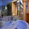 Chalet Cristalliers - 5 Bedroom luxury chalet in central Chamonix with log fire and hot tub - 夏蒙尼-勃朗峰