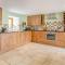 3 Bed in Newport oc-74209