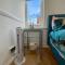 High Street 3BR city views near beach - Groups, Families, Contractors
