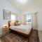 Brycegate Retreat. Stunning Views. Modern Comforts.