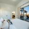 Brycegate Retreat. Stunning Views. Modern Comforts.