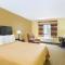 Econo Lodge Inn & Suites