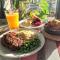 Breakfast & Dinner Included - Top-Floor Apartment Maroochydore CBD