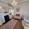 The Lily Pad - Boutique Townhouse, a short walk to Town Center and Racecourse