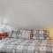 River Time Cabin - Riverfront, Hot Tub, Screen Porch, Fishing, Games, View, 3 King Beds