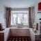 The Manor House - Uk6741