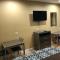 Deluxe Inn & Suites - Baytown
