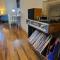 Old Fort Loft King & Queen suites nearest accomodation to Marshals Museum power your EV for free!