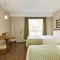 Foto: Colonial Square Inn & Suites 24/32